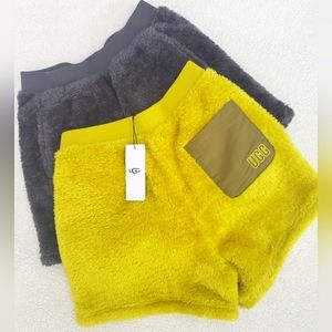 NWT UGG W CAMILIA SHERPA SHORTS, SIZE SMALL